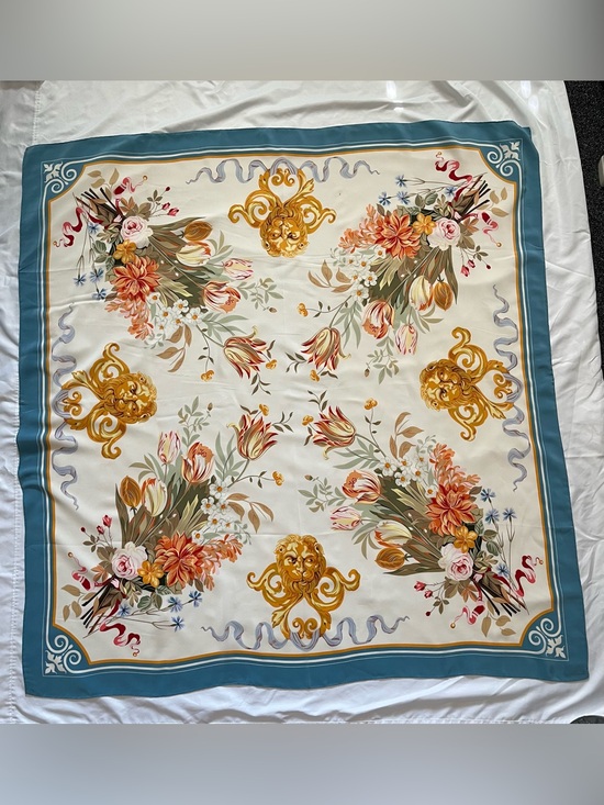 Metropolitan Accessories - Vtg Metropolitan Museum of Art Silk Floral Medallion Cream Teal Boarded 48x44